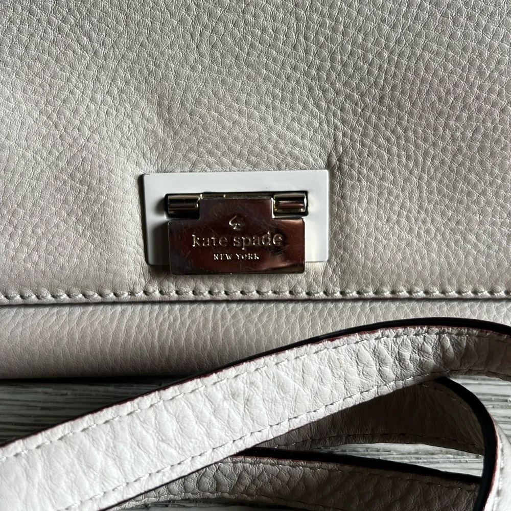 ♠️Kate Spade♠️ Light Beige Leather Crossbody Bag